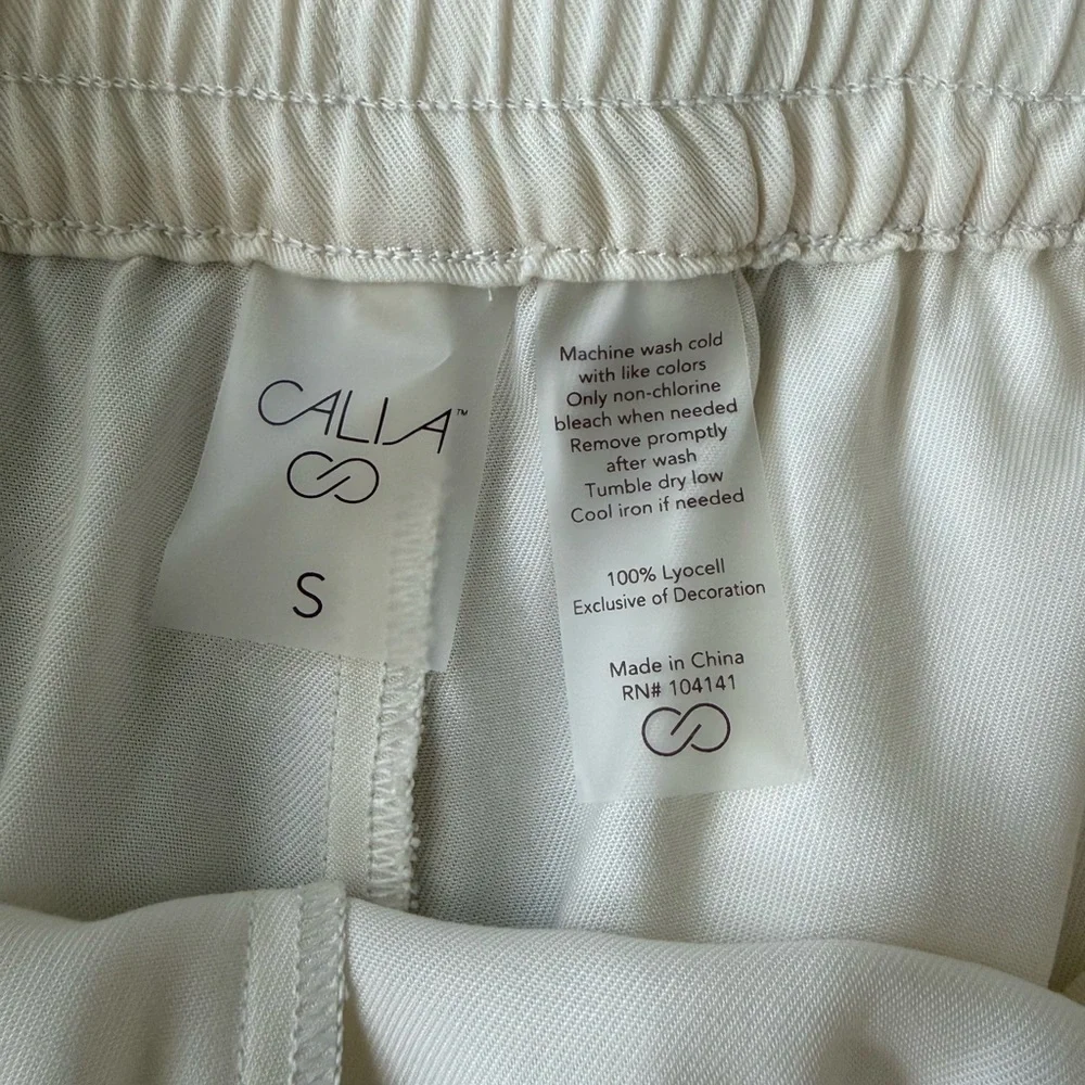 CALIA by Carrie Underwood Cream Cropped Pants